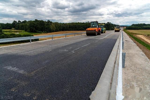 公路項目路面透層、封層和粘層施工方案