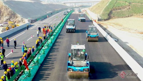 無人路面機群攤鋪 黑科技‘保山出道’，賦能路橋附屬工程建筑勞務(wù)分包新生態(tài)